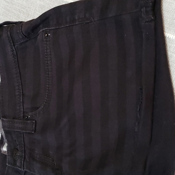 LEVI'S Striped Shorts, Size 27 - Picture 4 of 15